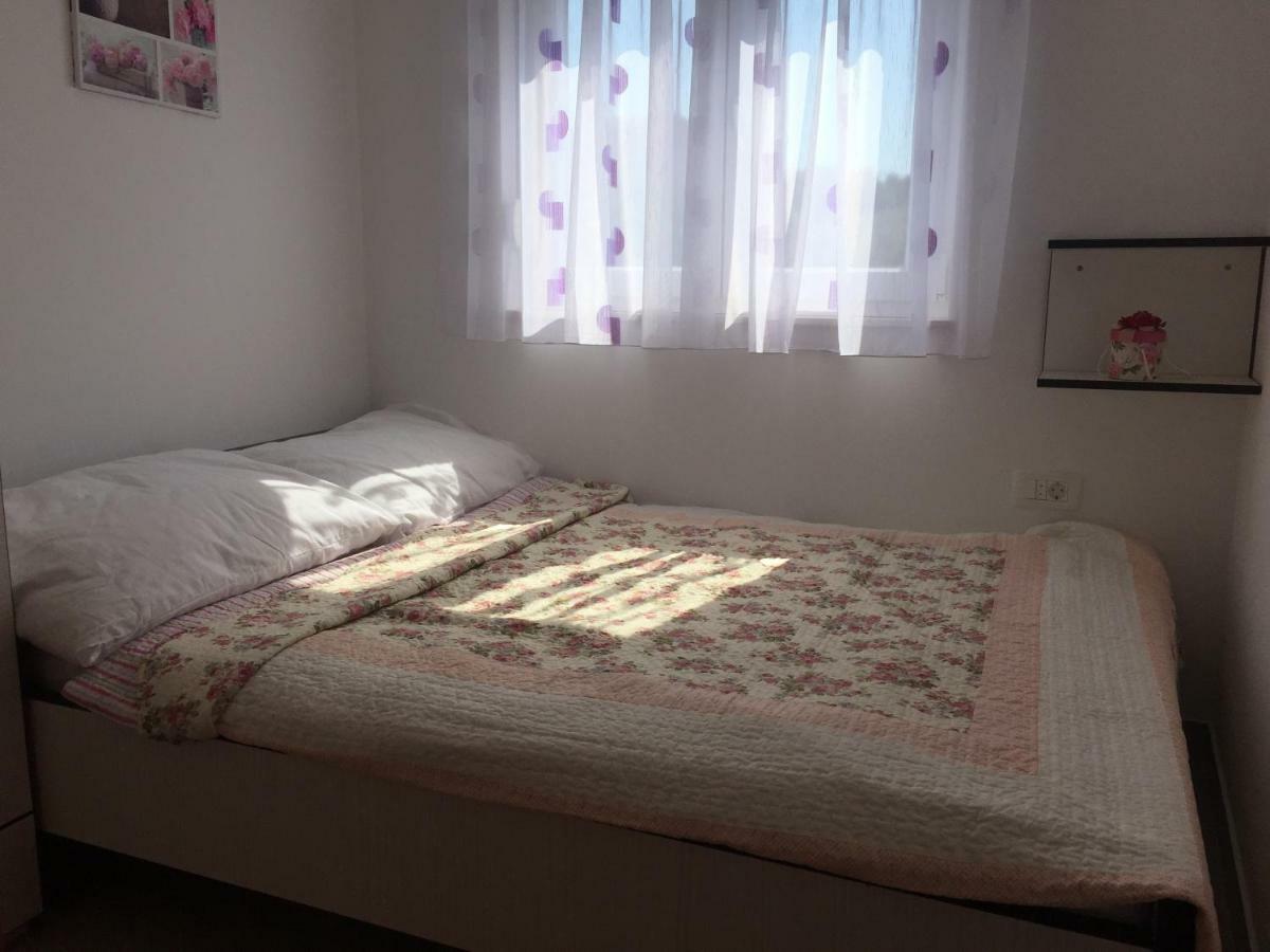 Apartmani Sanja Марина Екстериор снимка