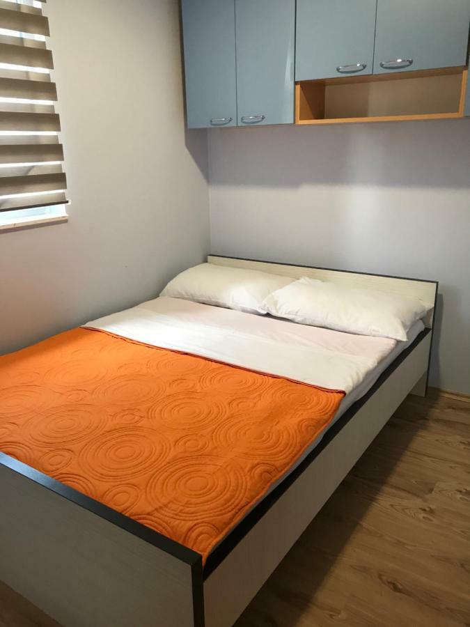 Apartmani Sanja Марина Екстериор снимка